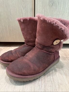 Uggs maroon fur lined boots
